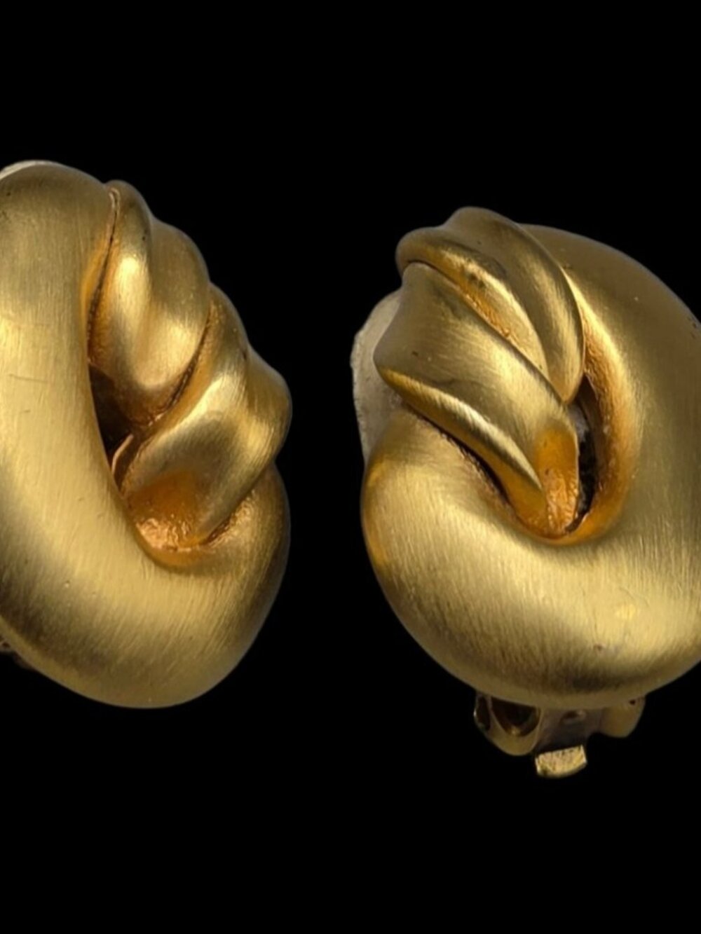 Vintage Brushed Gold Interlocking Love Knot Statement Clip-On Earrings 1980s
